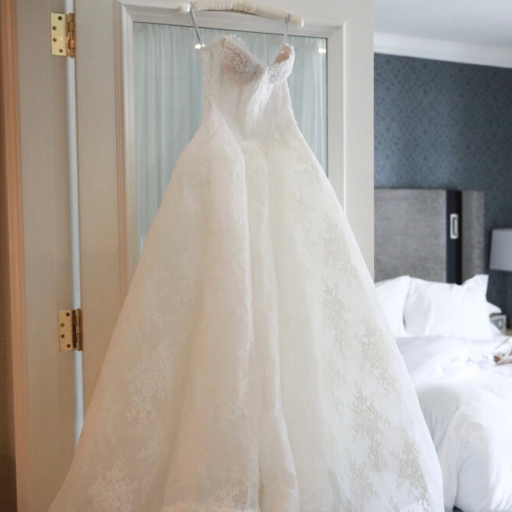 MONIQUE LHUILLLIER ALEXANDRA Silk White Bridal Gown Size 6 - Picture 6 of 6